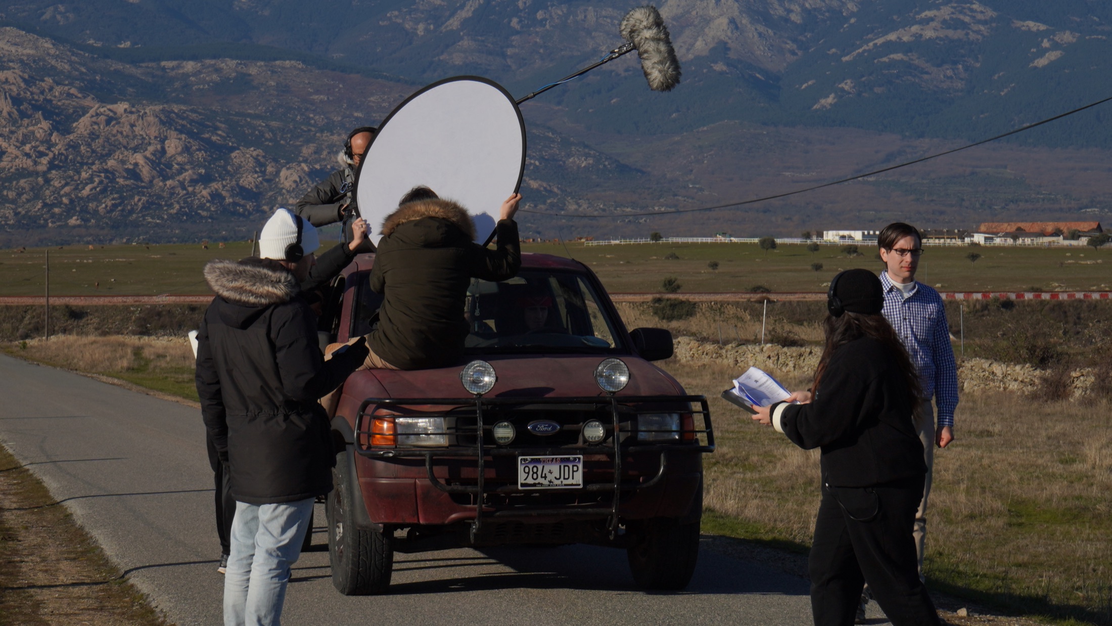 Equipo de rodaje trabajando en exteriores · Film Nova Studios